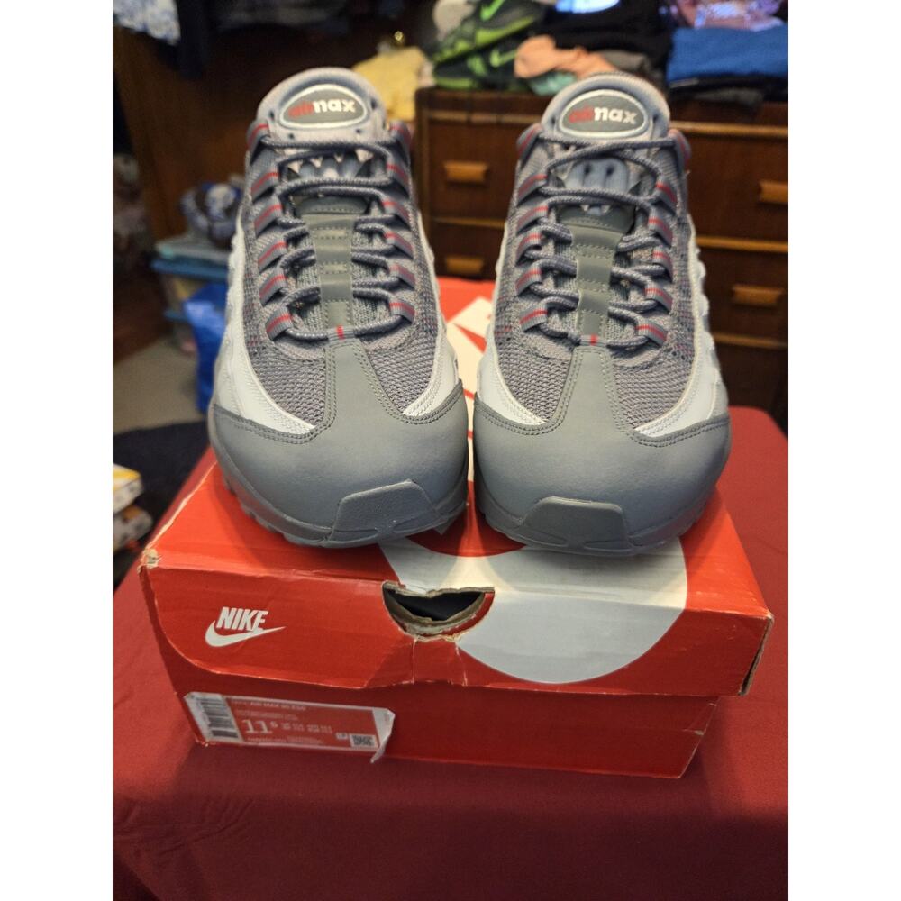 Nike Mens Air Max 95 ESS - SMOKE GREY/UNIVERSITY RED- SIZE 11.5 Retail $170